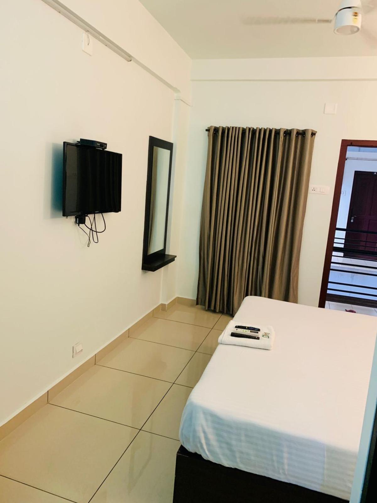 Apsara Residency Hotel Perintalmanna Екстериор снимка