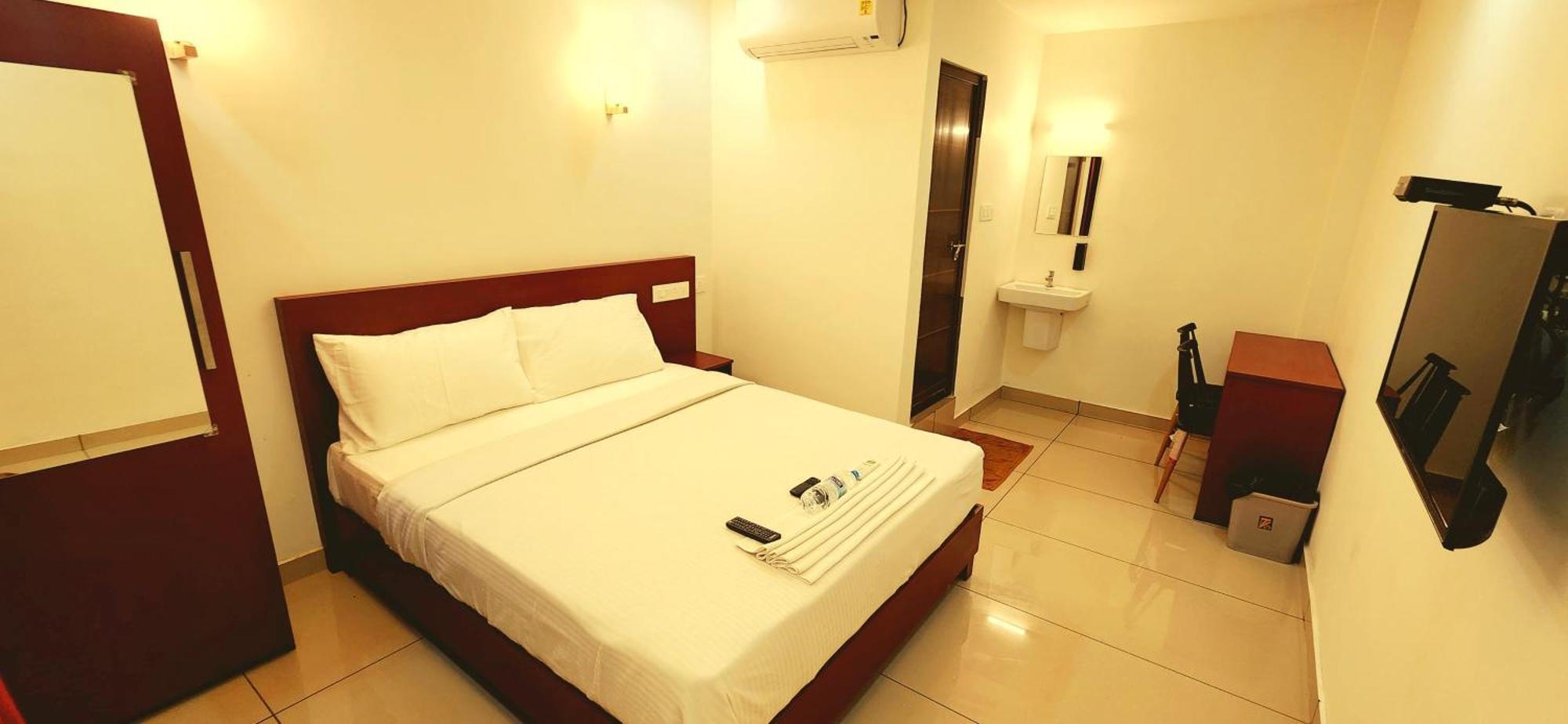 Apsara Residency Hotel Perintalmanna Екстериор снимка