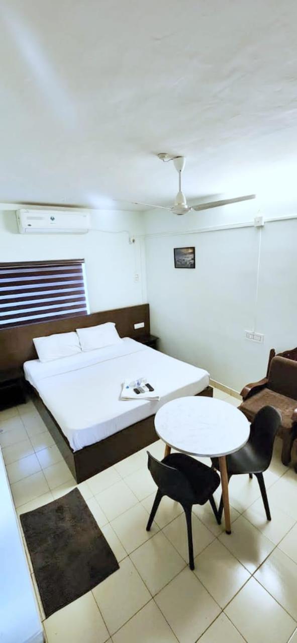 Apsara Residency Hotel Perintalmanna Екстериор снимка